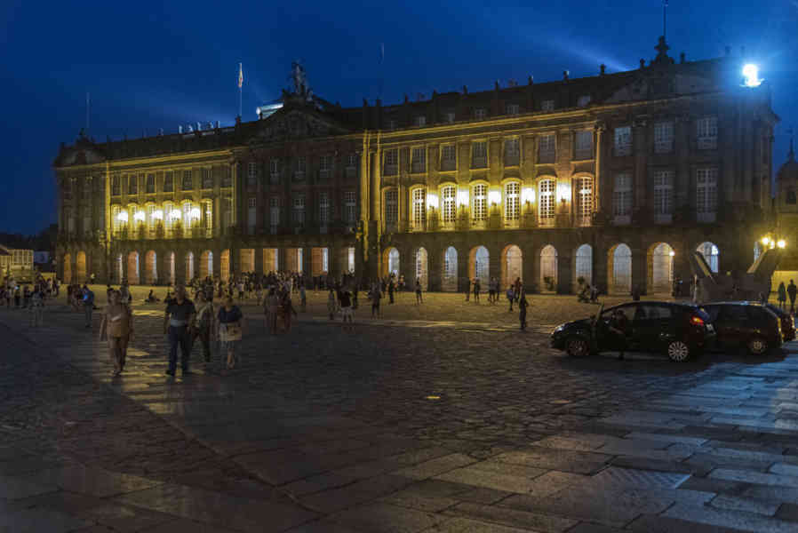 A Coruña 029 - Santiago de Compostela - plaza del Obradoiro - Ayuntamiento.jpg